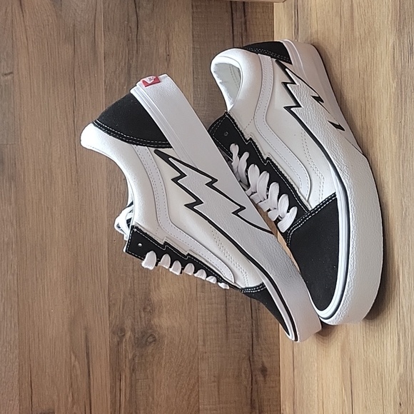 Vans. Old school bolt Brand new in the box authentic uper textile. - Picture 2 of 12